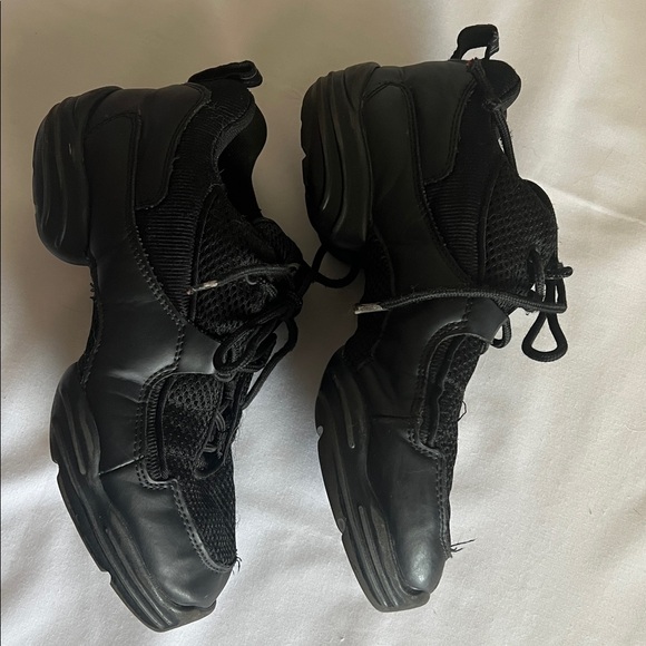 CAPEZIO Black Toggle Dance Sneaker Canvas Size 10 - Picture 4 of 5